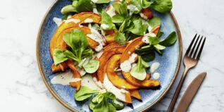 Ofen-Kürbis-Salat mit Tahin-Dressing Ofen-Kürbis-Salat mit Tahin-Dressing