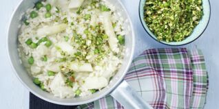 Spargelrisotto mit Kräutergremolata Spargelrisotto mit Kräutergremolata