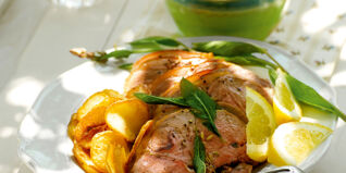 Aroma-Lamm mit Knuspersalbei Aroma-Lamm mit Knuspersalbei