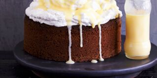 Walnusstorte mit Sahne und Eierlikör Walnusstorte mit Sahne und Eierlikör