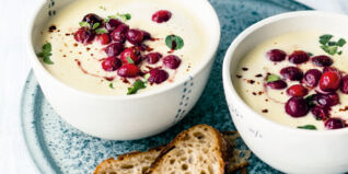 Bergkäsesuppe mit Balsamico-Cranberrys Bergkäsesuppe mit Balsamico-Cranberrys