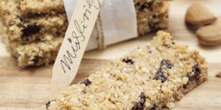 Schoko-Müsliriegel mit Mandeln Schoko-Müsliriegel mit Mandeln