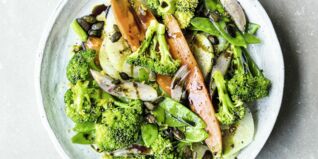 Gedämpftes grünes Frühlingsgemüse Gedämpftes grünes Frühlingsgemüse