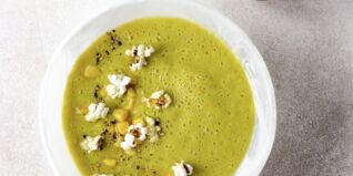 Mais-Gazpacho mit Popcorn Mais-Gazpacho mit Popcorn