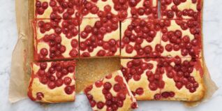 Joghurt-Johannisbeer-Kuchen Joghurt-Johannisbeer-Kuchen