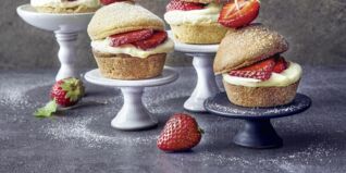 Puddingburger mit Erdbeeren Puddingburger mit Erdbeeren