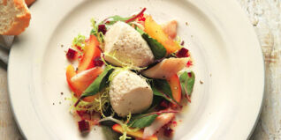 Mousse von Räucherfischen mit karamellisierten Äpfeln und Salat Mousse von Räucherfischen mit karamellisierten Äpfeln und Salat