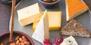 Käseplatte mit Portweinfeigen Käseplatte mit Portweinfeigen