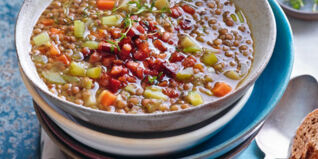 Linseneintopf mit knuspriger Pancetta Linseneintopf mit knuspriger Pancetta