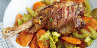 Gänsekeulen mit Ananas und Sellerie Gänsekeulen mit Ananas und Sellerie