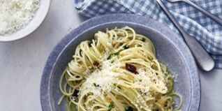 Spaghetti aglio, olio e peperoncino Spaghetti aglio, olio e peperoncino