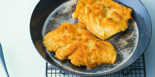 Putenschnitzel mit Gurkensalat Putenschnitzel mit Gurkensalat