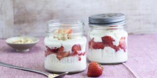 Erdbeerquark mit Mandeln Erdbeerquark mit Mandeln