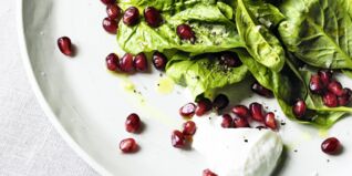 Spinatsalat mit Granatapfel und Skyr Spinatsalat mit Granatapfel und Skyr