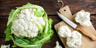 Blumenkohl-Kopf und -Röschen Blumenkohl