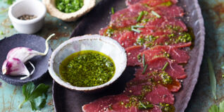 Lammcarpaccio mit Salsa Verde Lammcarpaccio mit Salsa Verde