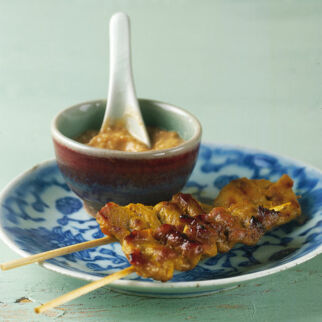 Saté-Spießchen mit Erdnuss-Sauce Saté-Spießchen mit Erdnuss-Sauce