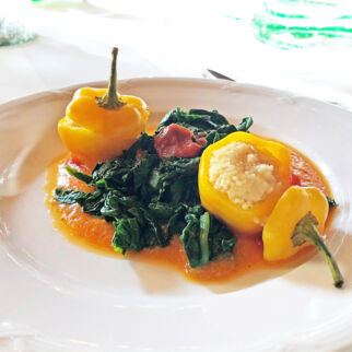 schrothessen-minipaprika-auf-blattspinat schrothessen-minipaprika-auf-blattspinat