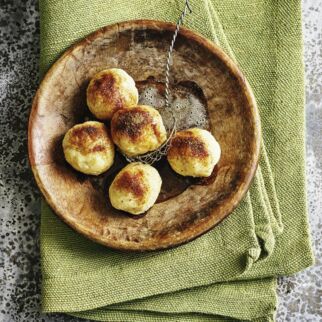 Quarkklöße mit brauner Zimtbutter Quarkklöße mit brauner Zimtbutter