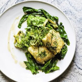 Spinat-Kartoffel-Püree mit brauner Butter und Kabeljau in Eihülle Spinat-Kartoffel-Püree mit brauner Butter und Kabeljau in Eihülle