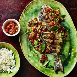 Knusprige Dorade mit Chili-Tamarinden-Sauce Knusprige Dorade mit Chili-Tamarinden-Sauce