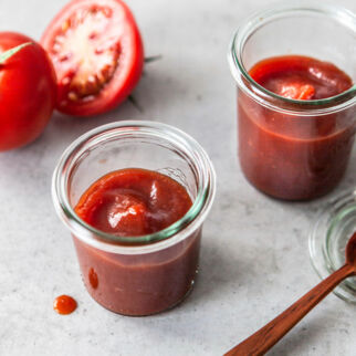 Gläschen mit zuckerfreiem Ketchup Zuckerfreier Ketchup