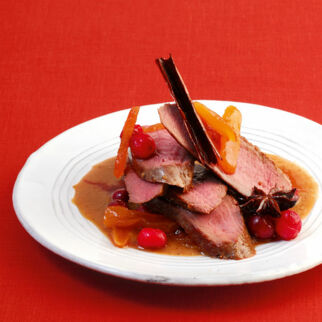 Rehrücken mit Cranberry-Aprikosen-Ragout Rehrücken mit Cranberry-Aprikosen-Ragout