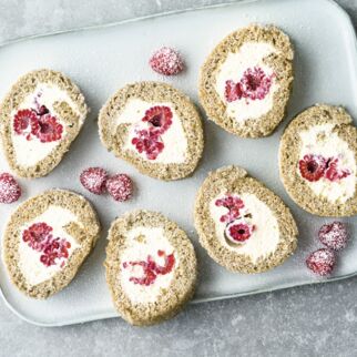 Himbeerroulade ohne Mehl Himbeerroulade ohne Mehl