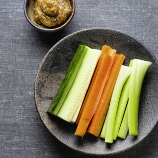 Gemüsesticks mit Miso-Dip