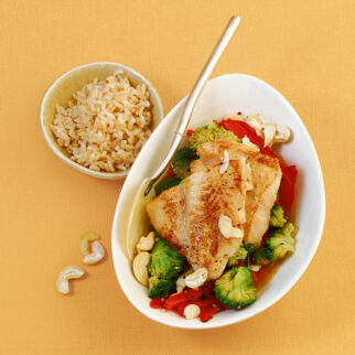 Brokkoli-Fisch-Wok mit Naturreis Brokkoli-Fisch-Wok mit Naturreis