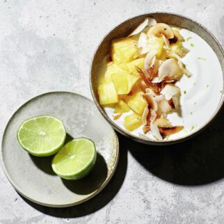 Kokos-Limetten-Quark mit Ananas Kokos-Limetten-Quark mit Ananas