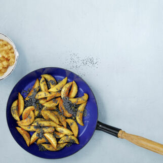 Mohn Schupfnudeln mit Birnen Kompott Mohn Schupfnudeln mit Birnen Kompott