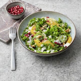 Grünkohl-Orangen-Bowl mit Couscous Grünkohl-Orangen-Bowl mit Couscous