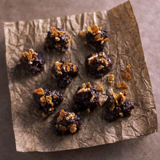 Pflaumen-Konfekt mit Mandelkrokant Pflaumen-Konfekt mit Mandelkrokant