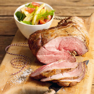 Rosa Gegarte Lammkeule mit Gewürzpaste und Fenchel Rosa Gegarte Lammkeule mit Gewürzpaste und Fenchel