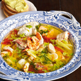 Bouillabaisse mit Safran und Knoblauchbrot Bouillabaisse mit Safran und Knoblauchbrot