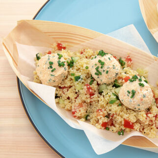 Couscoussalat mit Käsebällchen Couscoussalat mit Käsebällchen