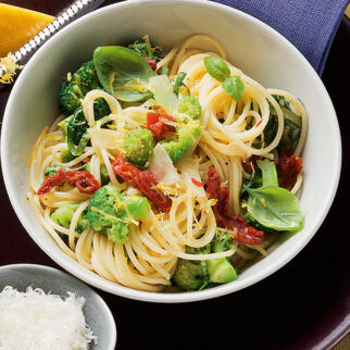 Scharfe Brokkoli-Spaghetti Scharfe Brokkoli-Spaghetti