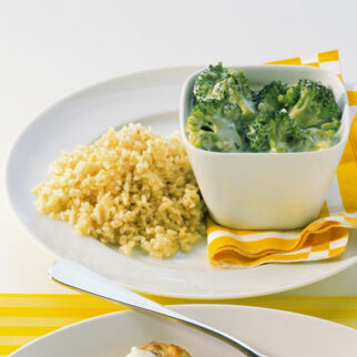 Broccoli-Käse-Sauce mit Bulgur Broccoli-Käse-Sauce mit Bulgur