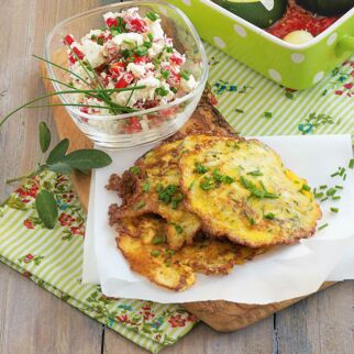 Zucchinipuffer mit Paprikaquark Zucchinipuffer mit Paprikaquark