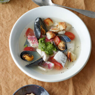 Ligurischer Fischeintopf mit Basilikumpesto Ligurischer Fischeintopf mit Basilikumpesto