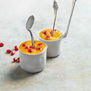 Kardamom-Mango-Eis mit Granatapfel Kardamom-Mango-Eis mit Granatapfel