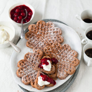 Sacherwaffeln mit Kirschen Sacherwaffeln mit Kirschen