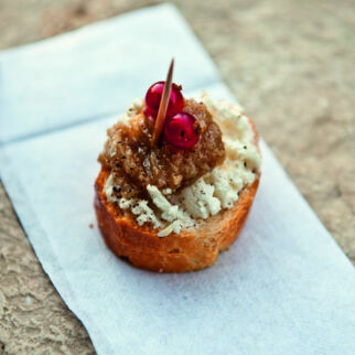 CROSTINI CON CREMA
DI NOCI CROSTINI CON CREMA
DI NOCI