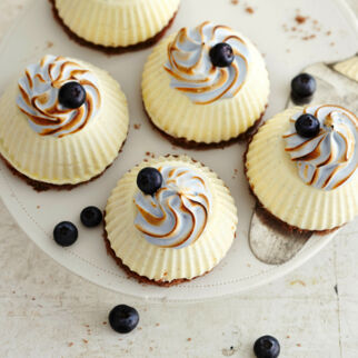 Weiße Schokomousse-Törtchen Weiße Schokomousse-Törtchen