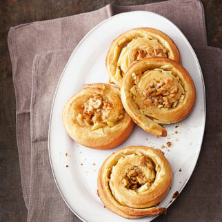Apfelschnecken mit Walnüssen Apfelschnecken mit Walnüssen