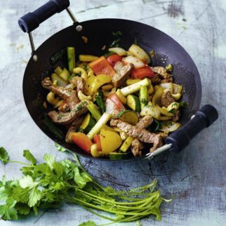 Thailändisches Wokgemüse mit Rindfleisch Thailändisches Wokgemüse mit Rindfleisch