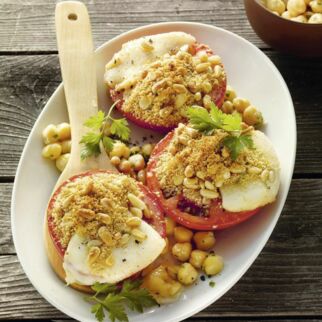 Ofentomaten mit Pinienkernkruste Ofentomaten mit Pinienkernkruste