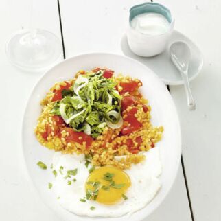 Bulgur mit Spinat und Joghurtsauce Bulgur mit Spinat und Joghurtsauce