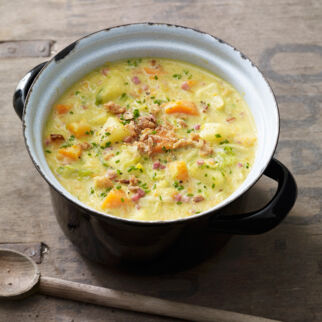 Kartoffelsuppe mit Schinkenwürfeln Kartoffelsuppe mit Schinkenwürfeln
